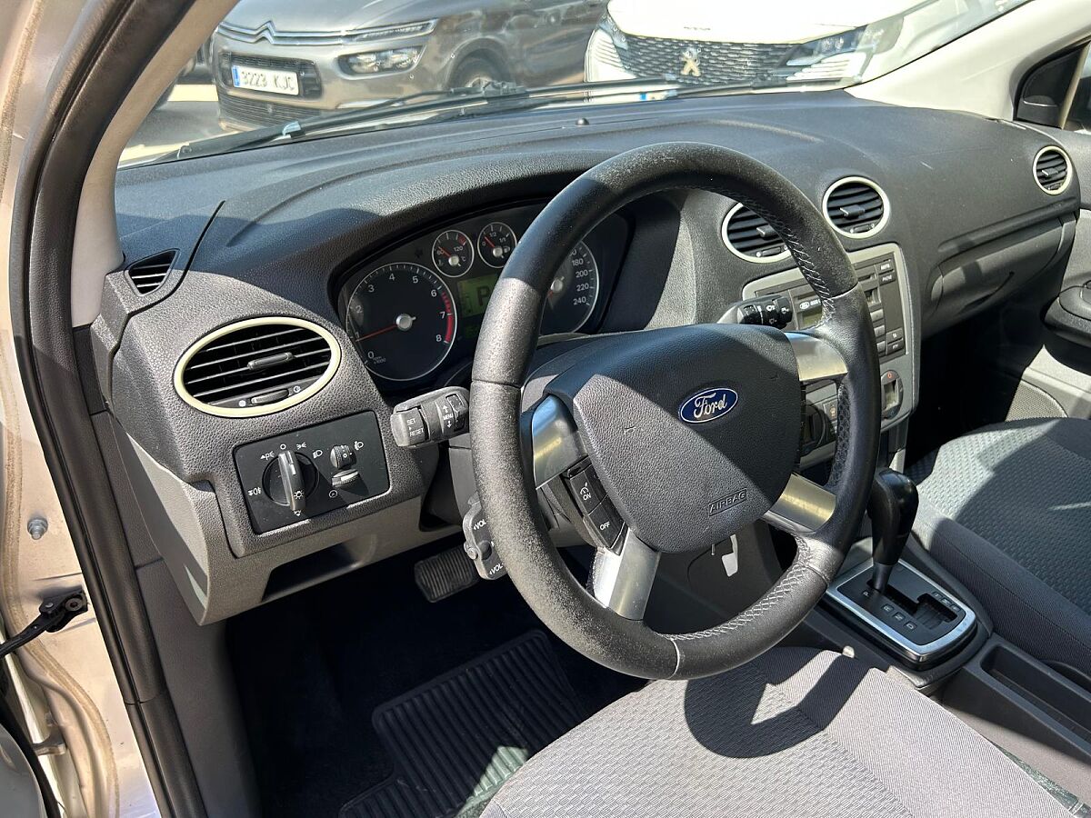FORD FOCUS TREND 1.6 AUTO SALOON SPANISH LHD IN SPAIN 83000 MILES SUPER 2005